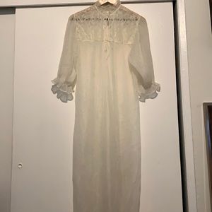 Women’s vintage Nylon ivoy chiffon robe
